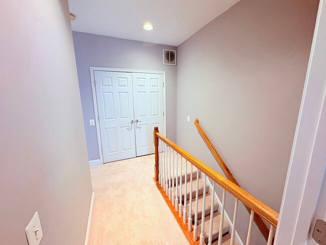 Building Photo - POTOMAC CLUB - TOWNHOUSE CONDO