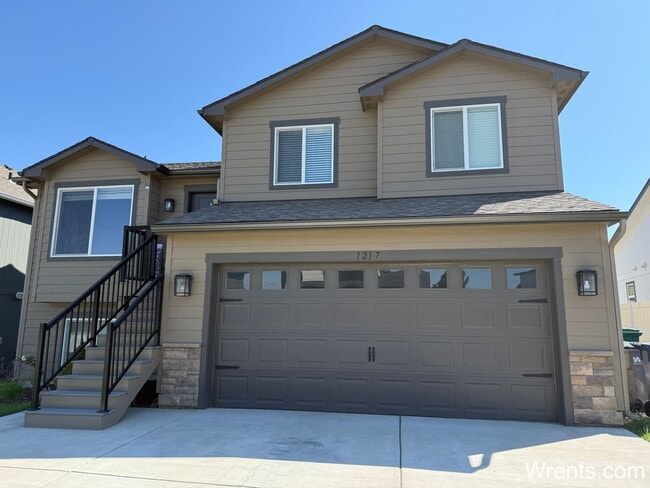 Primary Photo - Beautiful Newer Home in Greenacres - Centr...