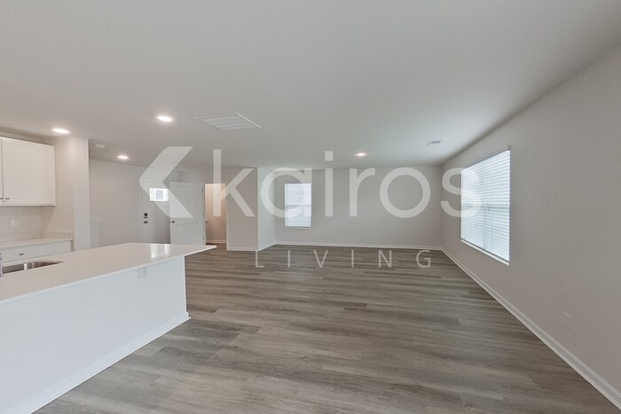 Building Photo - 135 Overstreet Way