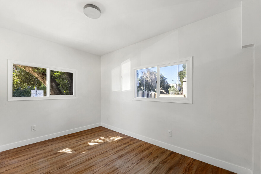 Building Photo - 1301 N Poinsettia Pl