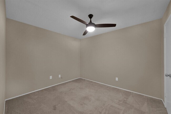 Building Photo - 16858 Gleneagle Dr N
