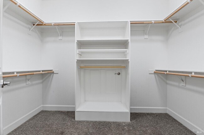 Building Photo - 343 Silver Ridge Dr