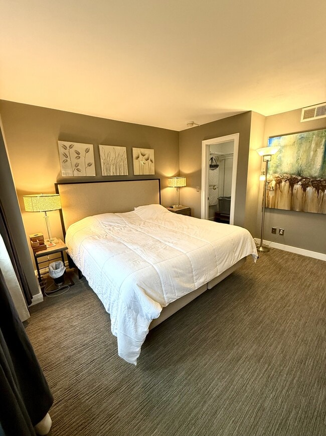 Building Photo - 803 W 48th St