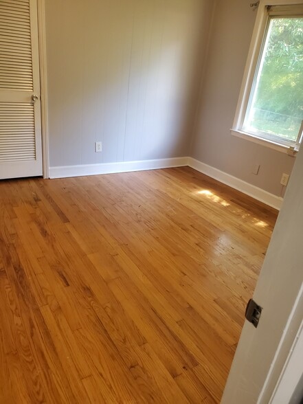 Building Photo - 2801 Dalecrest Dr