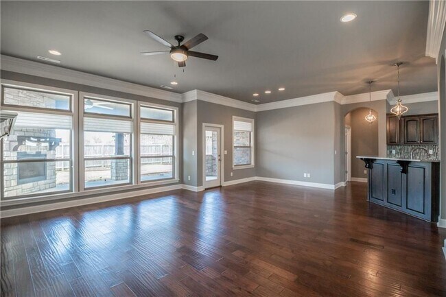Building Photo - 5404 SW Lavender St