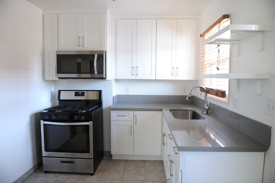Building Photo - 5622 Hazeltine Ave
