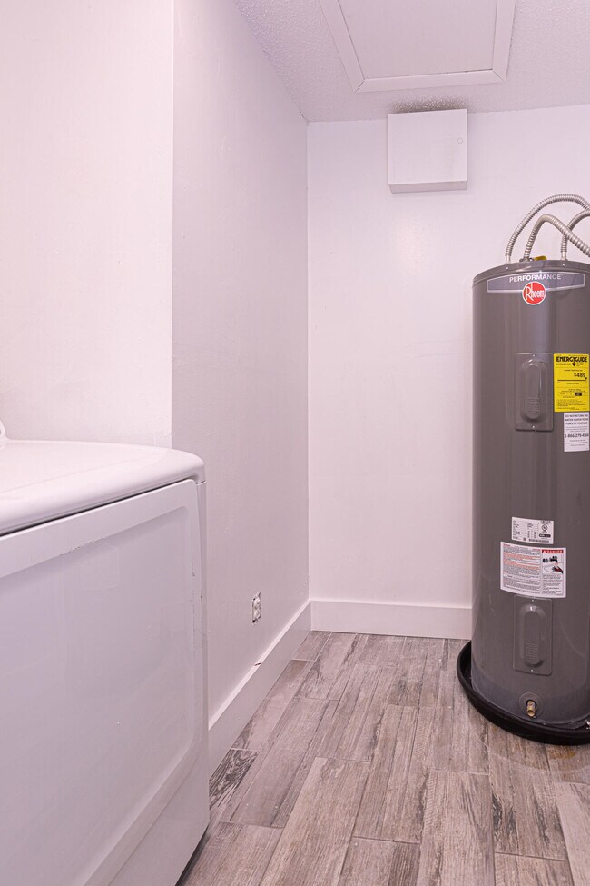 Building Photo - 202 Sparrow Dr