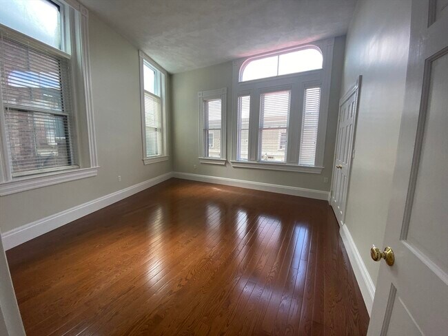 Building Photo - 9 Mt Vernon St