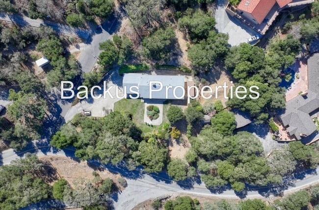 Building Photo - Great one-story home with the serenity of Pine Canyon