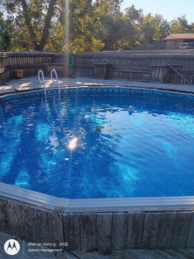 Building Photo - Split level home in West Lampasas