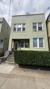 Building Photo - 339 Danforth Ave