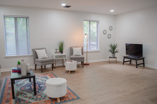 Primary Photo - Woodland Country Apartments