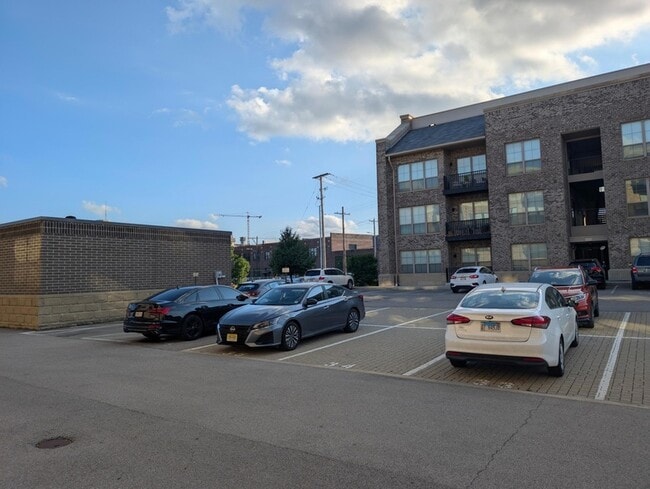 Building Photo - 751 N 6th St