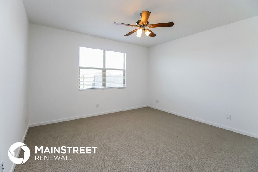 Building Photo - 4576 Stonecrop Dr