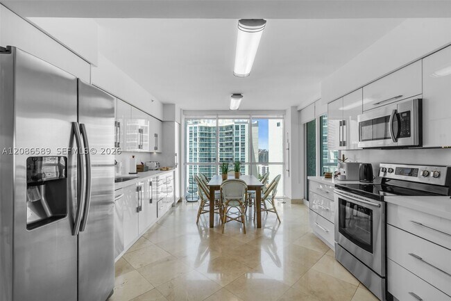 Building Photo - 16400 Collins Ave