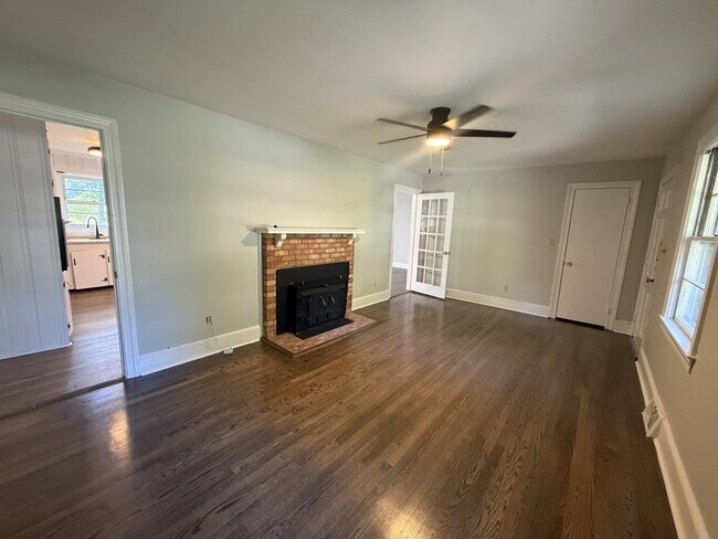 Building Photo - 207 Belvedere Dr
