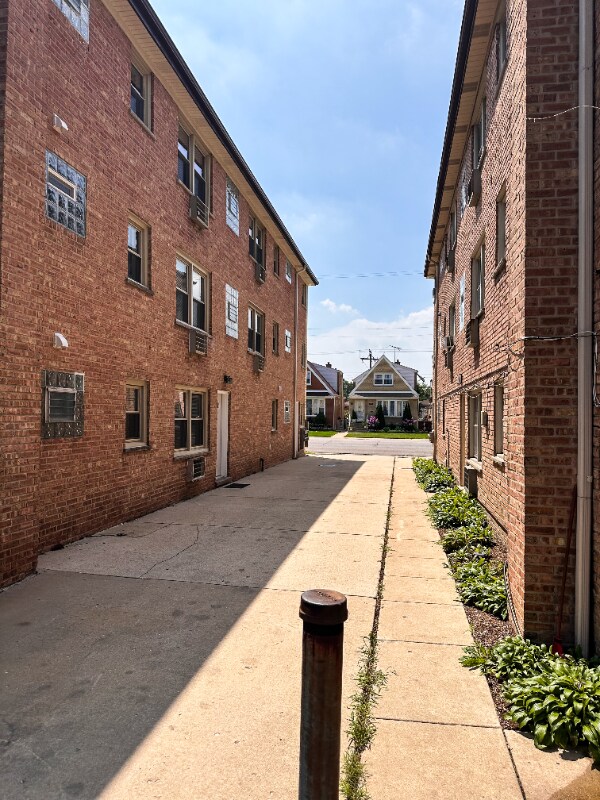 Building Photo - 7344 W Belmont Ave