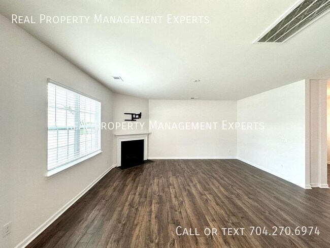 Building Photo - 4025 Lampasas Ln