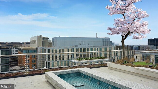 Building Photo - 925 H St NW