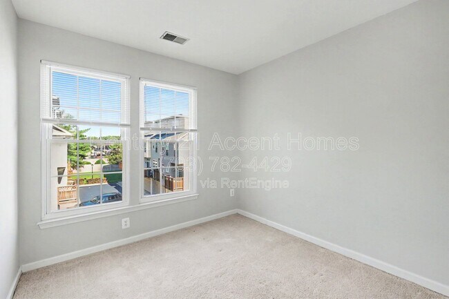 Building Photo - 968 Harrison Cir