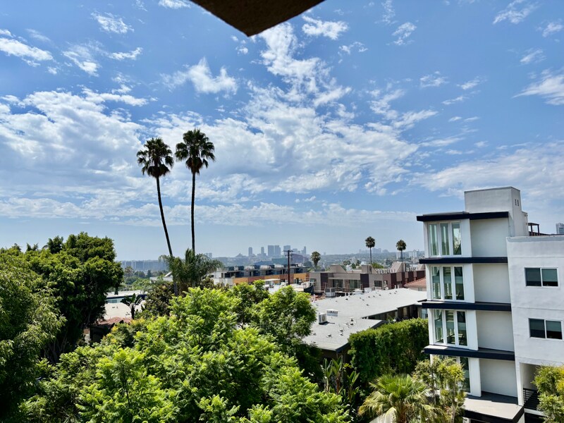 Building Photo - 1284 Havenhurst Dr