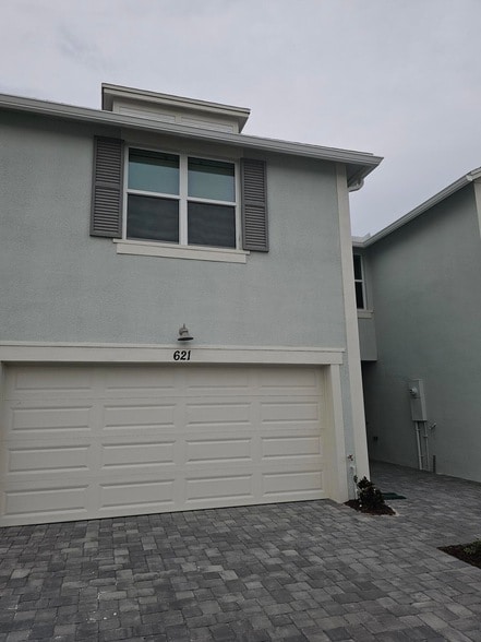 Building Photo - 621 Salisbury Cir