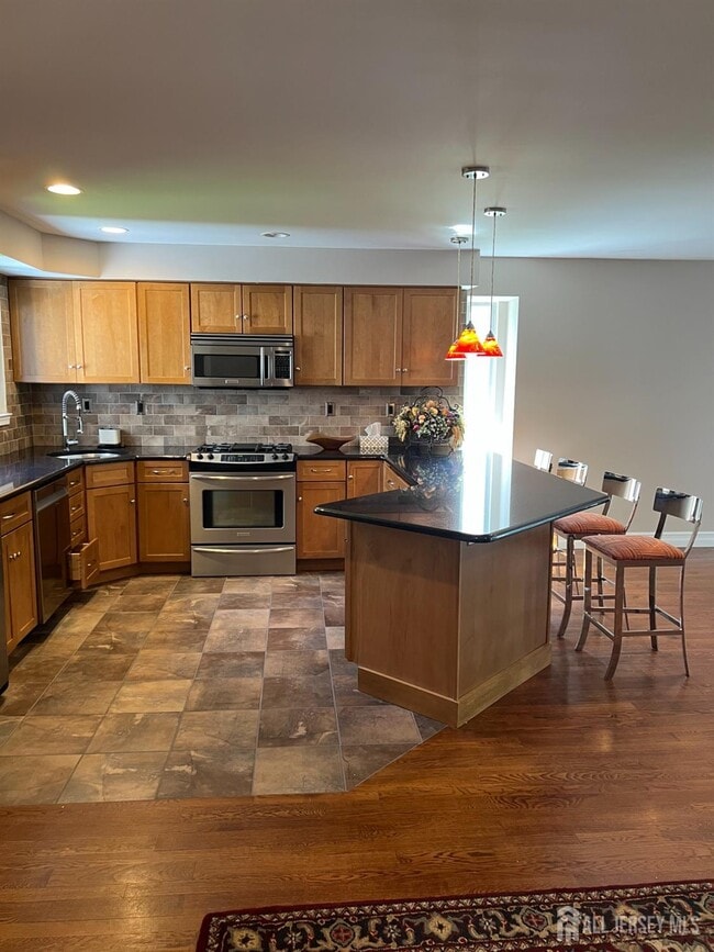 Building Photo - 511 Chanticleer