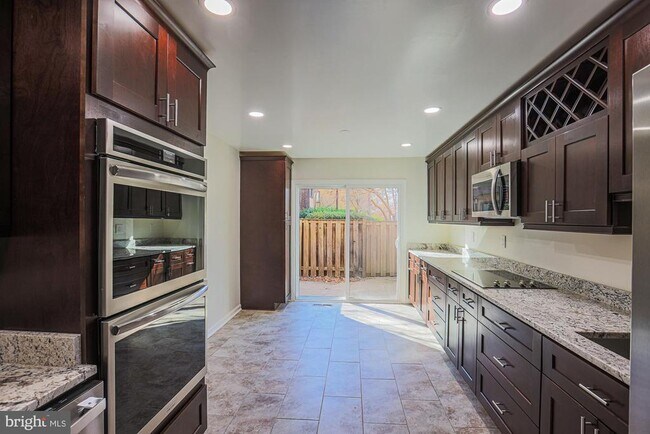 Building Photo - 6331 Red Cedar Pl