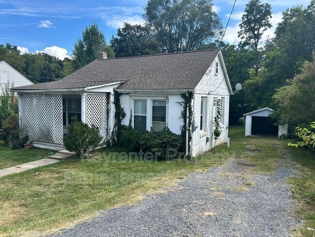 Building Photo - 311 Elm St