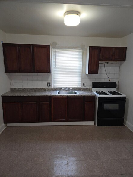 Building Photo - 7022 Surrey Dr