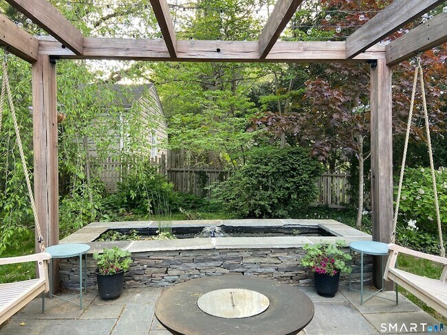 Building Photo - 82 Edgehill Rd