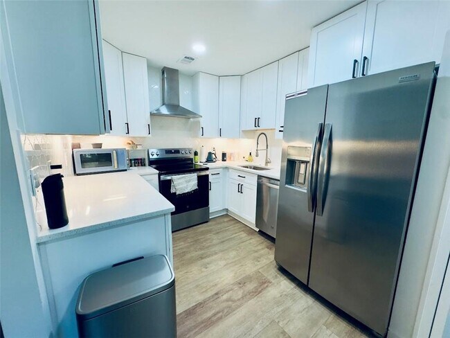 Building Photo - 275 Winding River Dr