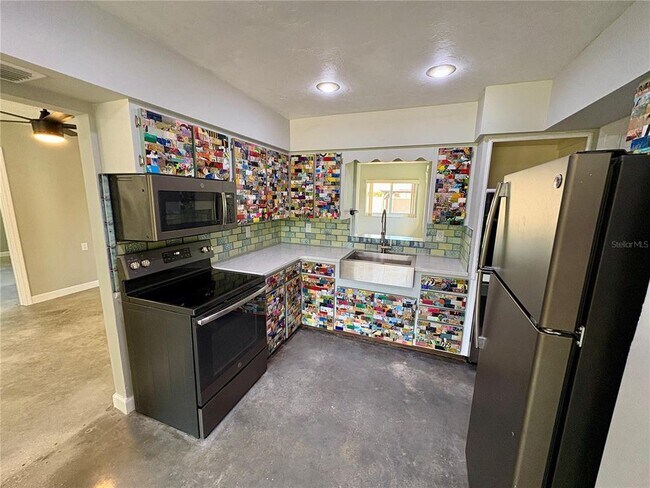 Building Photo - 4342 Pompano Ln