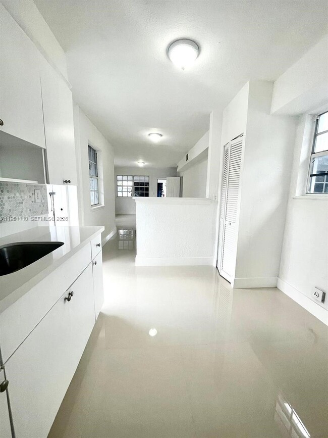 Building Photo - 8119 NW 5th Ct