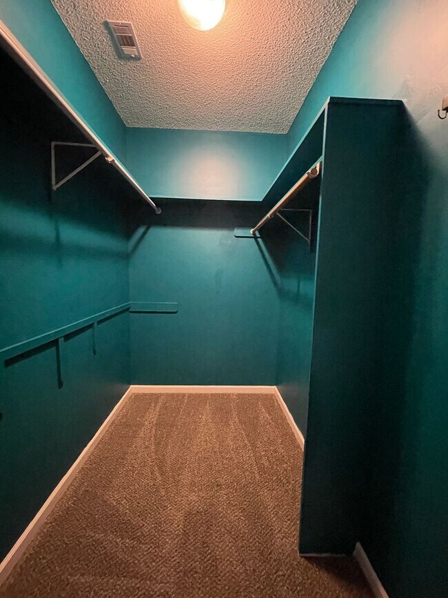 Building Photo - Rare Find in Henderson Golf Community!