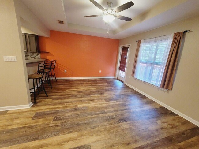 Building Photo - 741 White Dr