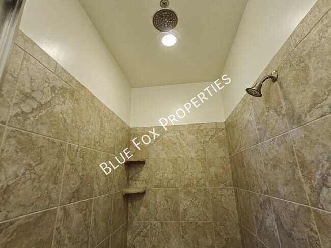 Building Photo - 12812 N Camino Vieja Rancheria