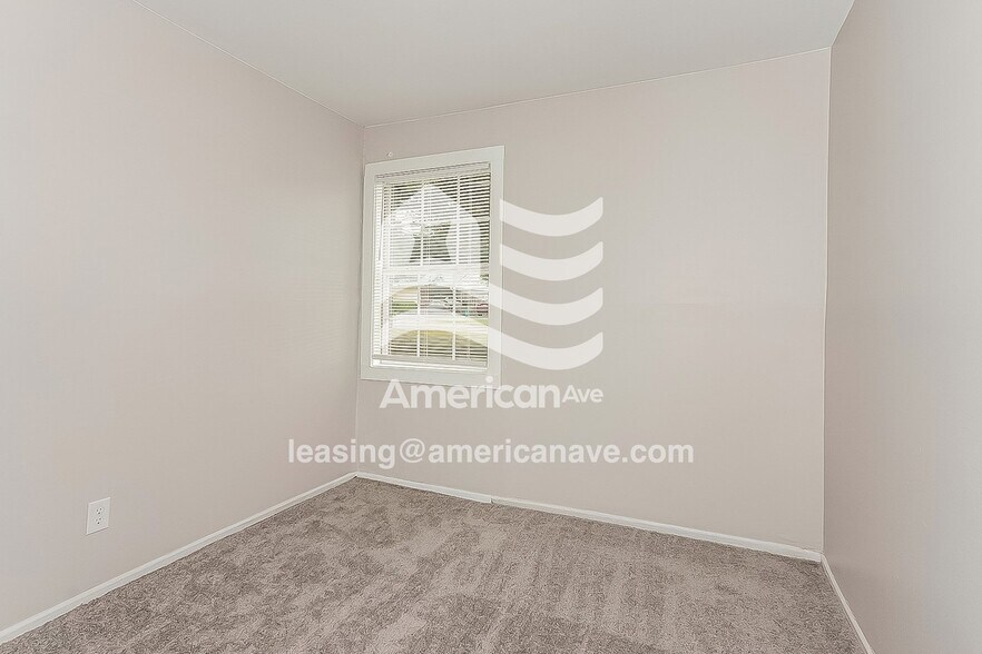 Building Photo - 674 Morton Ave NE