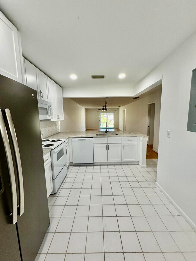 Building Photo - 524 Ponderosa Dr