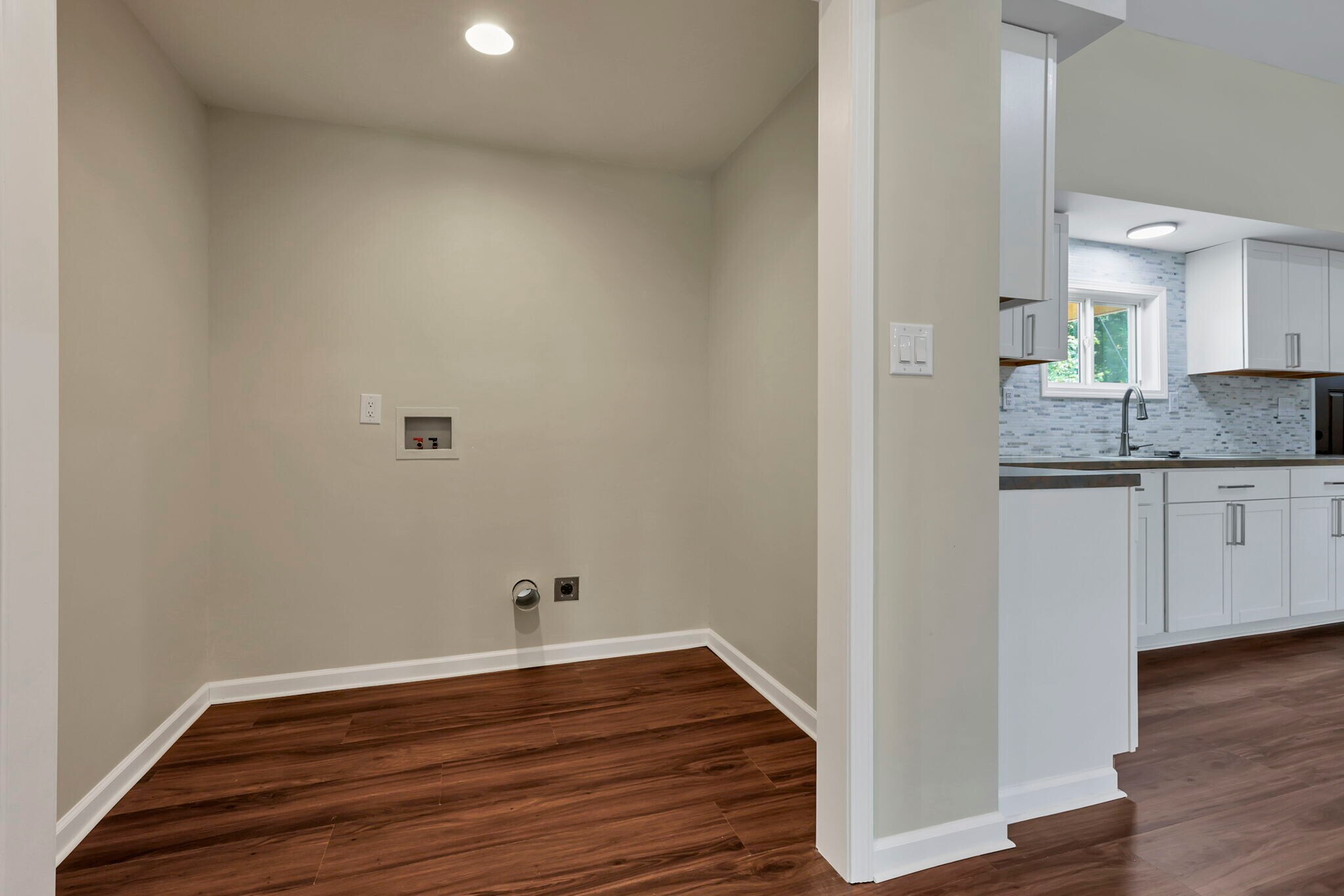 Building Photo - 5170 Fairfield Beach Rd NE