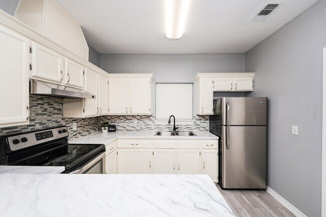 Building Photo - 205 W San Carlos St
