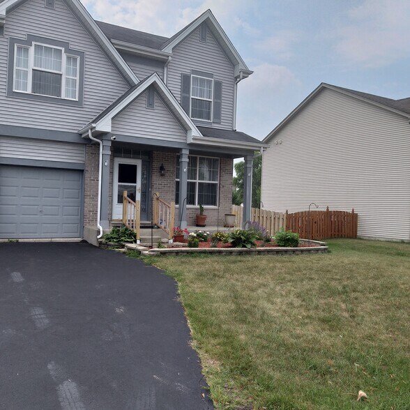 Building Photo - 277 W Biros Ln