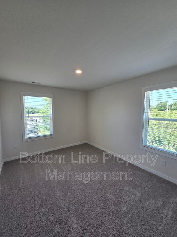Building Photo - 2000 Harlequin Dr