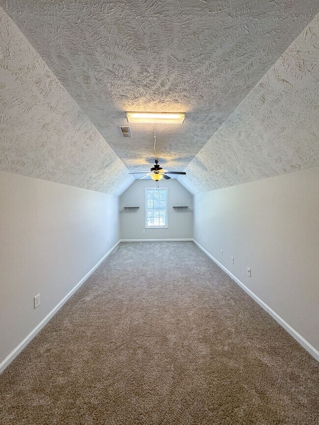 Building Photo - 2423 Kimbolton Drive
