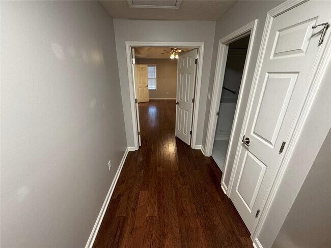 Building Photo - 1425 Overland Crossing
