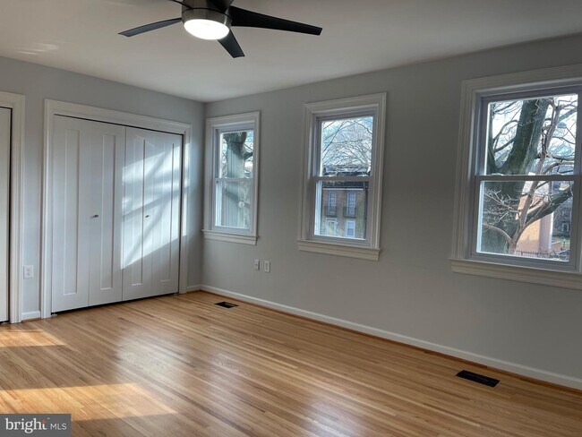 Building Photo - 519 G St SW