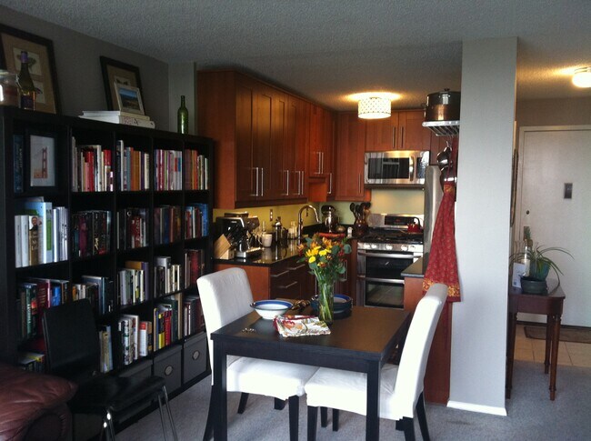 Primary Photo - 5225 Pooks Hill Rd