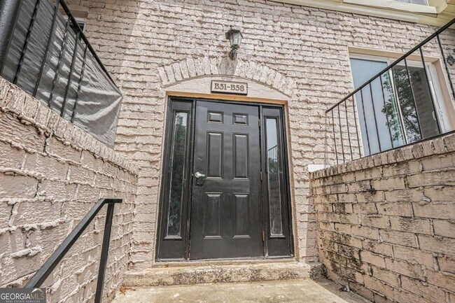 Building Photo - 2805 Northeast Expy