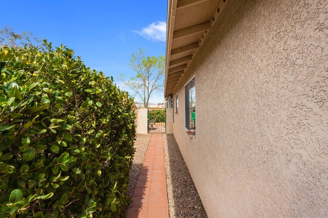 Building Photo - 4437 Territorial Loop