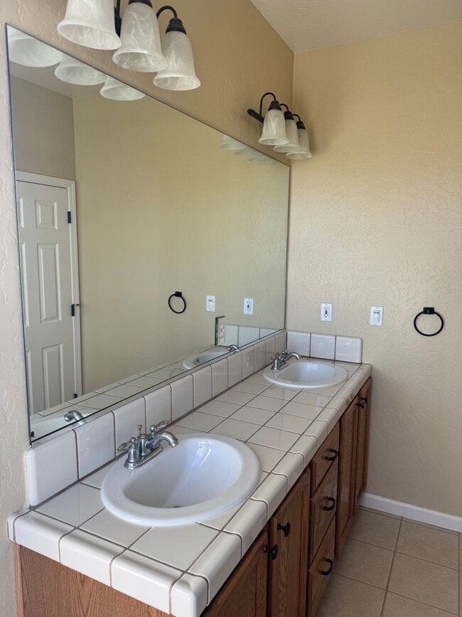 Building Photo - MOVE IN READY!! 3 BEDROOM 2 1/2 BATH HOME FOR RENT IN VILLAS AT COPPER VALLEY